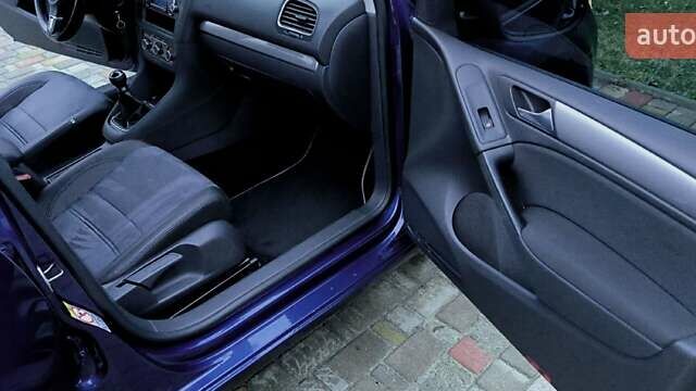 Синій Фольксваген Гольф, об'ємом двигуна 1.6 л та пробігом 226 тис. км за 8200 $, фото 12 на Automoto.ua