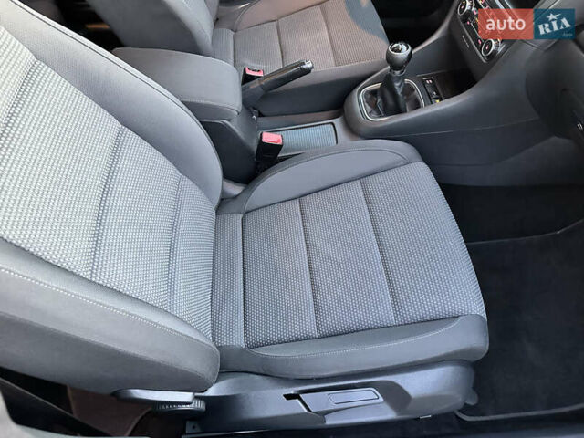 Синий Фольксваген Гольф, объемом двигателя 1.4 л и пробегом 224 тыс. км за 7350 $, фото 33 на Automoto.ua