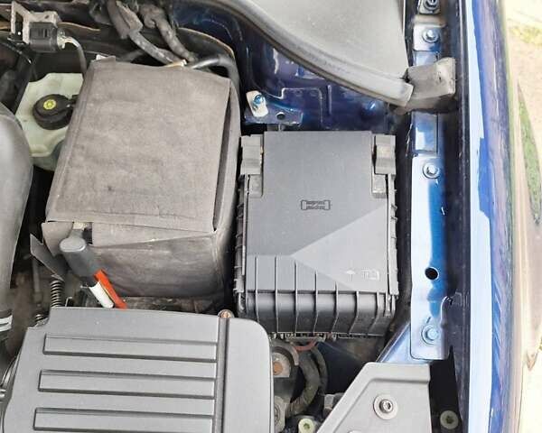 Синий Фольксваген Гольф, объемом двигателя 1.6 л и пробегом 197 тыс. км за 6800 $, фото 5 на Automoto.ua