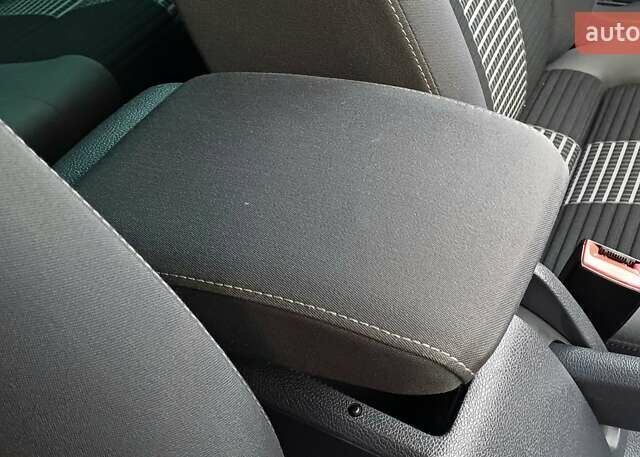 Синій Фольксваген Гольф, об'ємом двигуна 1.6 л та пробігом 252 тис. км за 6250 $, фото 55 на Automoto.ua