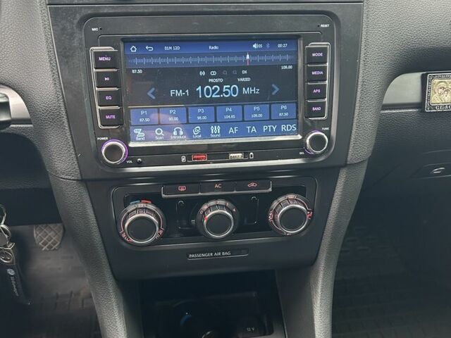 Синий Фольксваген Гольф, объемом двигателя 1.6 л и пробегом 213 тыс. км за 7200 $, фото 5 на Automoto.ua