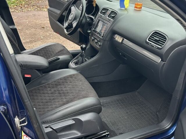 Синий Фольксваген Гольф, объемом двигателя 1.6 л и пробегом 213 тыс. км за 7200 $, фото 6 на Automoto.ua