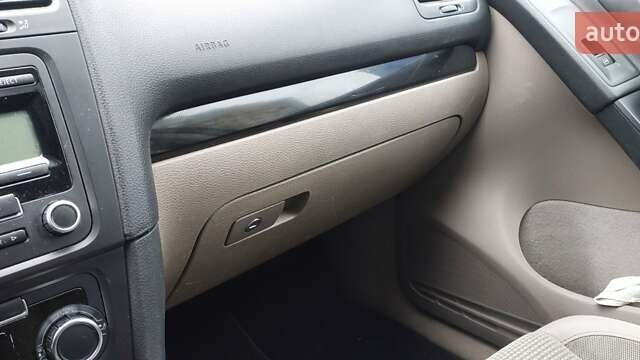 Синий Фольксваген Гольф, объемом двигателя 1.39 л и пробегом 213 тыс. км за 7300 $, фото 8 на Automoto.ua