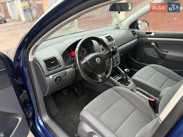 Синий Фольксваген Гольф, объемом двигателя 1.6 л и пробегом 161 тыс. км за 6400 $, фото 23 на Automoto.ua