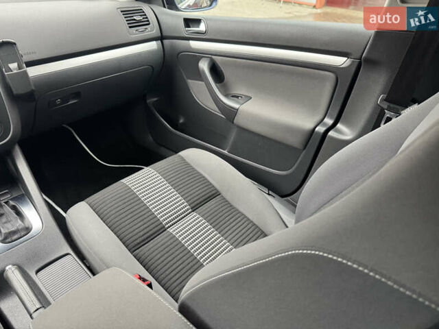 Синий Фольксваген Гольф, объемом двигателя 1.4 л и пробегом 233 тыс. км за 7299 $, фото 34 на Automoto.ua