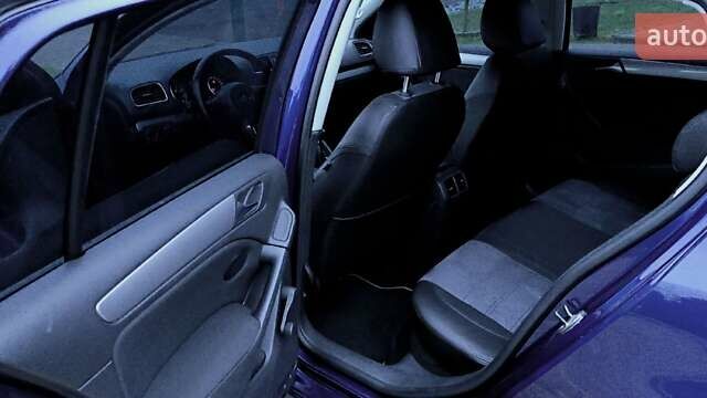 Синій Фольксваген Гольф, об'ємом двигуна 1.6 л та пробігом 226 тис. км за 8200 $, фото 10 на Automoto.ua