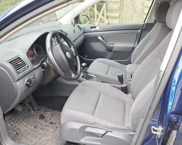 Синий Фольксваген Гольф, объемом двигателя 1.6 л и пробегом 197 тыс. км за 6800 $, фото 3 на Automoto.ua