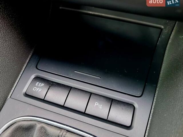 Синий Фольксваген Гольф, объемом двигателя 1.39 л и пробегом 84 тыс. км за 9500 $, фото 100 на Automoto.ua