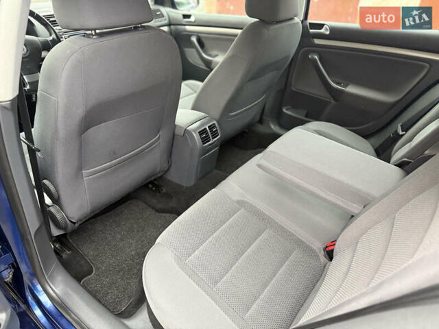 Синий Фольксваген Гольф, объемом двигателя 1.6 л и пробегом 161 тыс. км за 6400 $, фото 26 на Automoto.ua