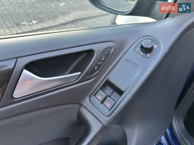 Синий Фольксваген Гольф, объемом двигателя 1.4 л и пробегом 224 тыс. км за 7350 $, фото 24 на Automoto.ua