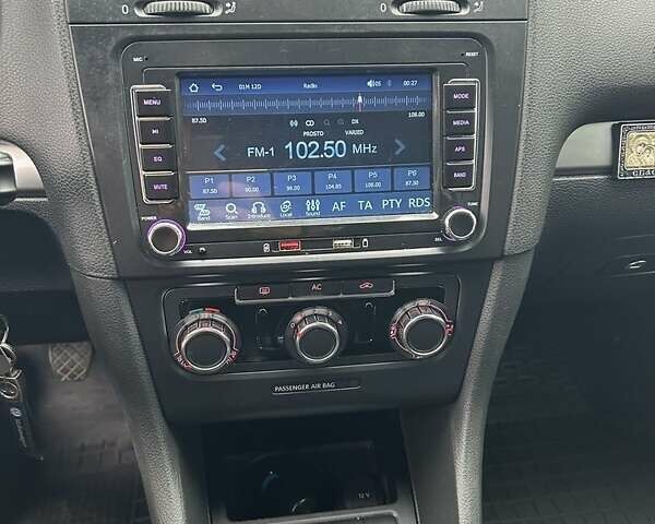 Синий Фольксваген Гольф, объемом двигателя 1.6 л и пробегом 213 тыс. км за 7200 $, фото 4 на Automoto.ua