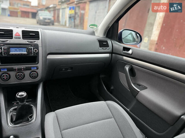 Синий Фольксваген Гольф, объемом двигателя 1.6 л и пробегом 161 тыс. км за 6400 $, фото 33 на Automoto.ua