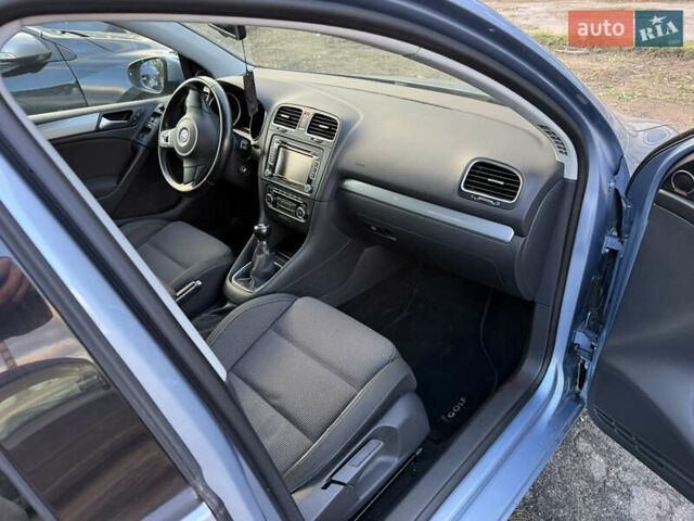 Синий Фольксваген Гольф, объемом двигателя 1.39 л и пробегом 208 тыс. км за 7500 $, фото 21 на Automoto.ua