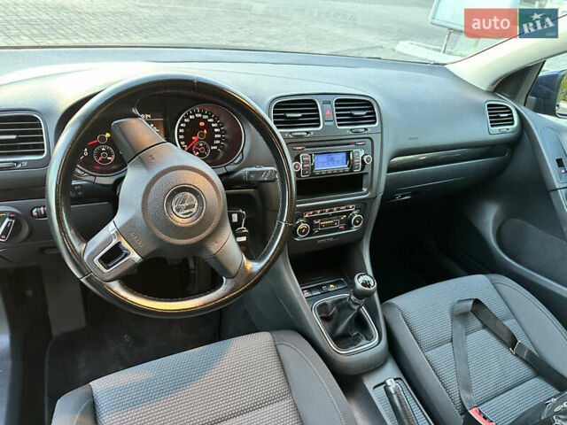 Синий Фольксваген Гольф, объемом двигателя 1.4 л и пробегом 224 тыс. км за 7350 $, фото 26 на Automoto.ua