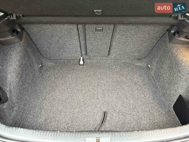 Синий Фольксваген Гольф, объемом двигателя 1.6 л и пробегом 161 тыс. км за 6400 $, фото 44 на Automoto.ua