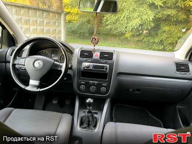 Синий Фольксваген Гольф, объемом двигателя 1.6 л и пробегом 196 тыс. км за 5900 $, фото 6 на Automoto.ua