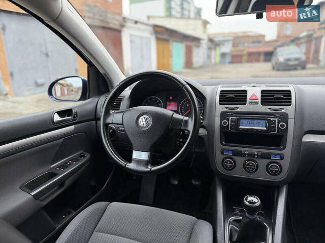 Синий Фольксваген Гольф, объемом двигателя 1.6 л и пробегом 161 тыс. км за 6400 $, фото 32 на Automoto.ua