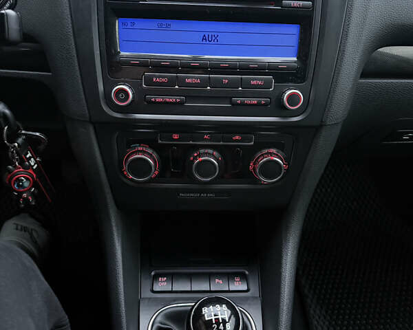 Синий Фольксваген Гольф, объемом двигателя 1.39 л и пробегом 271 тыс. км за 7000 $, фото 7 на Automoto.ua