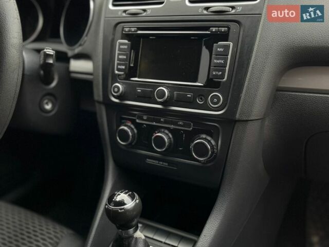 Синій Фольксваген Гольф, об'ємом двигуна 1.39 л та пробігом 323 тис. км за 5000 $, фото 13 на Automoto.ua