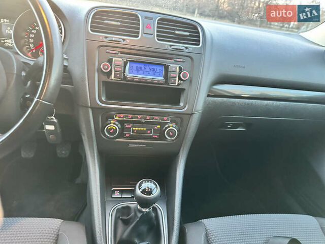 Синий Фольксваген Гольф, объемом двигателя 1.4 л и пробегом 224 тыс. км за 7350 $, фото 27 на Automoto.ua