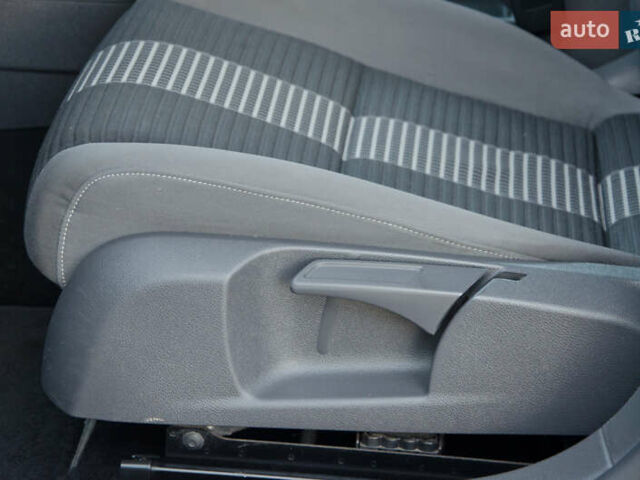 Синій Фольксваген Гольф, об'ємом двигуна 1.6 л та пробігом 252 тис. км за 6199 $, фото 43 на Automoto.ua