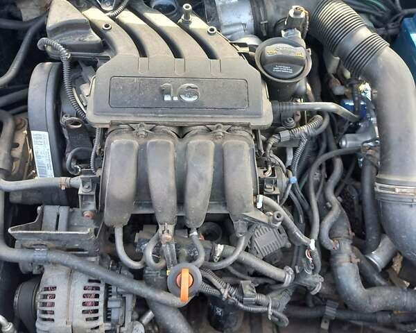 Синий Фольксваген Гольф, объемом двигателя 1.6 л и пробегом 223 тыс. км за 6000 $, фото 7 на Automoto.ua