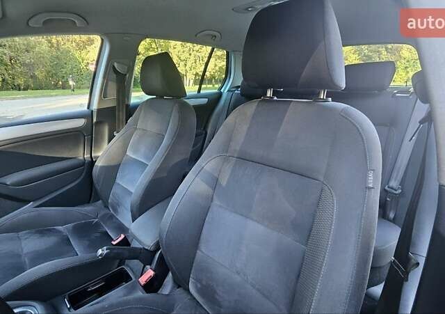 Синий Фольксваген Гольф, объемом двигателя 1.39 л и пробегом 245 тыс. км за 8400 $, фото 12 на Automoto.ua