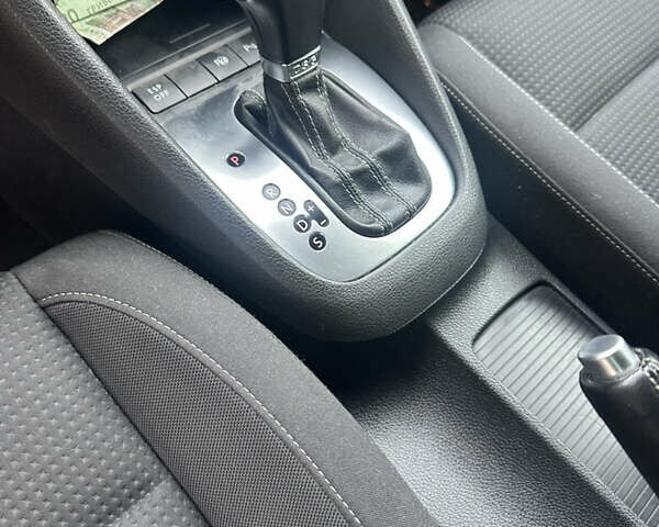 Синий Фольксваген Гольф, объемом двигателя 1.39 л и пробегом 240 тыс. км за 8000 $, фото 9 на Automoto.ua