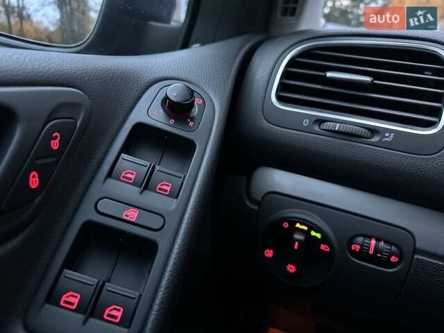 Синій Фольксваген Гольф, об'ємом двигуна 1.6 л та пробігом 173 тис. км за 9999 $, фото 41 на Automoto.ua