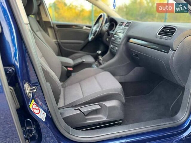 Синий Фольксваген Гольф, объемом двигателя 1.6 л и пробегом 217 тыс. км за 7890 $, фото 61 на Automoto.ua