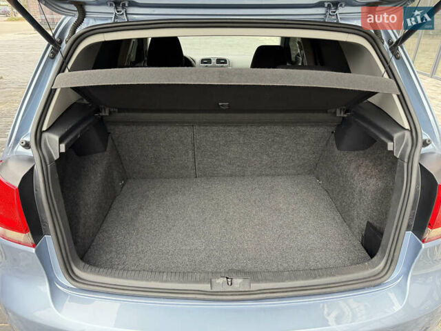 Синий Фольксваген Гольф, объемом двигателя 1.6 л и пробегом 204 тыс. км за 8650 $, фото 70 на Automoto.ua