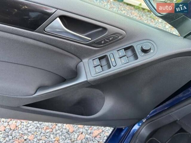 Синий Фольксваген Гольф, объемом двигателя 1.6 л и пробегом 217 тыс. км за 7890 $, фото 59 на Automoto.ua