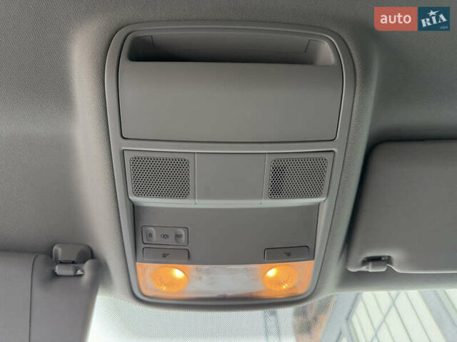 Синий Фольксваген Гольф, объемом двигателя 1.6 л и пробегом 204 тыс. км за 8650 $, фото 91 на Automoto.ua