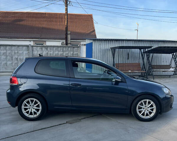 Синий Фольксваген Гольф, объемом двигателя 1.2 л и пробегом 248 тыс. км за 7000 $, фото 4 на Automoto.ua