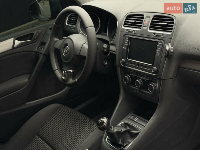 Синий Фольксваген Гольф, объемом двигателя 1.6 л и пробегом 204 тыс. км за 8650 $, фото 103 на Automoto.ua
