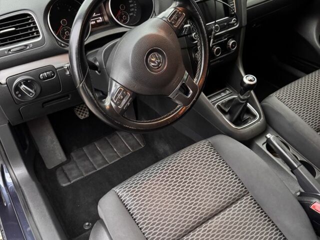 Синий Фольксваген Гольф, объемом двигателя 1.6 л и пробегом 245 тыс. км за 8500 $, фото 4 на Automoto.ua