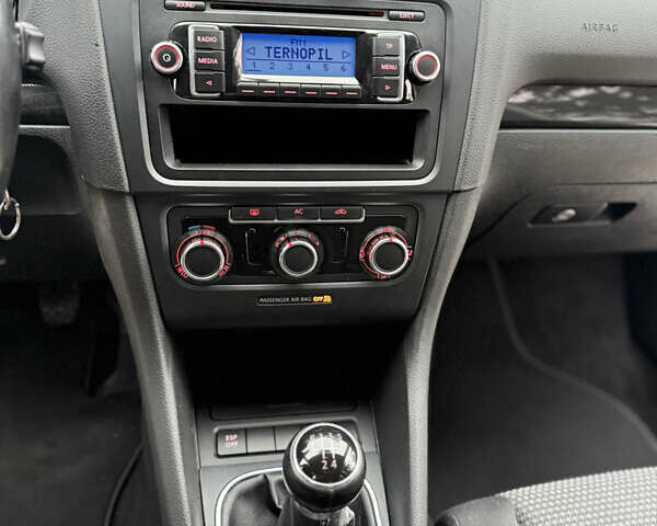 Синий Фольксваген Гольф, объемом двигателя 1.4 л и пробегом 157 тыс. км за 7600 $, фото 42 на Automoto.ua