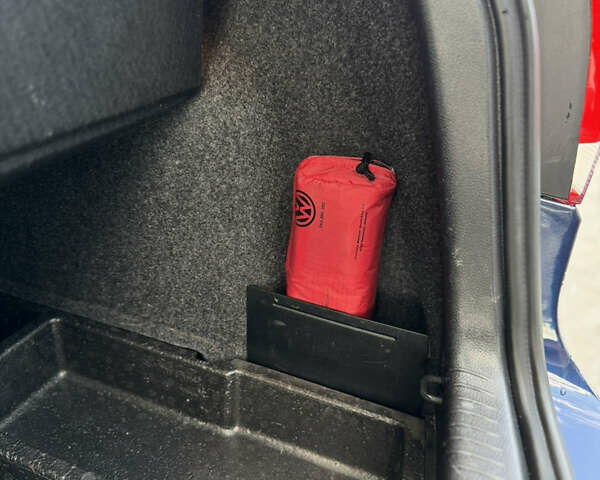 Синий Фольксваген Гольф, объемом двигателя 1.4 л и пробегом 181 тыс. км за 6800 $, фото 63 на Automoto.ua