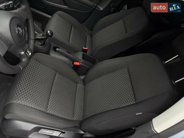 Синий Фольксваген Гольф, объемом двигателя 1.6 л и пробегом 204 тыс. км за 8650 $, фото 82 на Automoto.ua