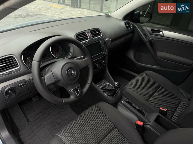 Синий Фольксваген Гольф, объемом двигателя 1.6 л и пробегом 204 тыс. км за 8650 $, фото 83 на Automoto.ua