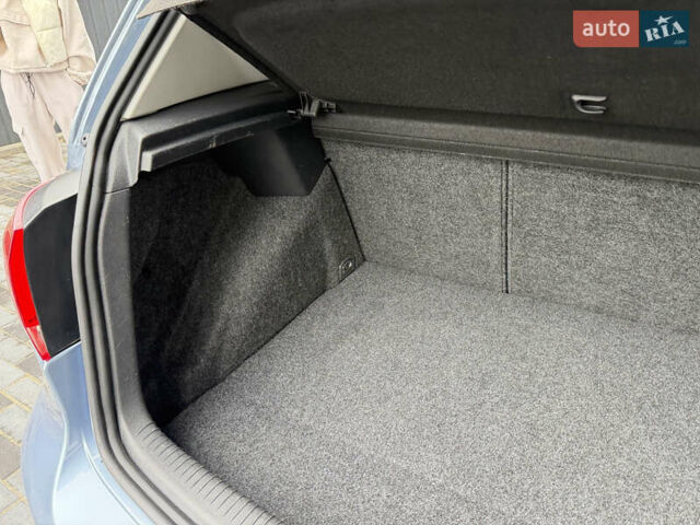 Синий Фольксваген Гольф, объемом двигателя 1.6 л и пробегом 204 тыс. км за 8650 $, фото 73 на Automoto.ua