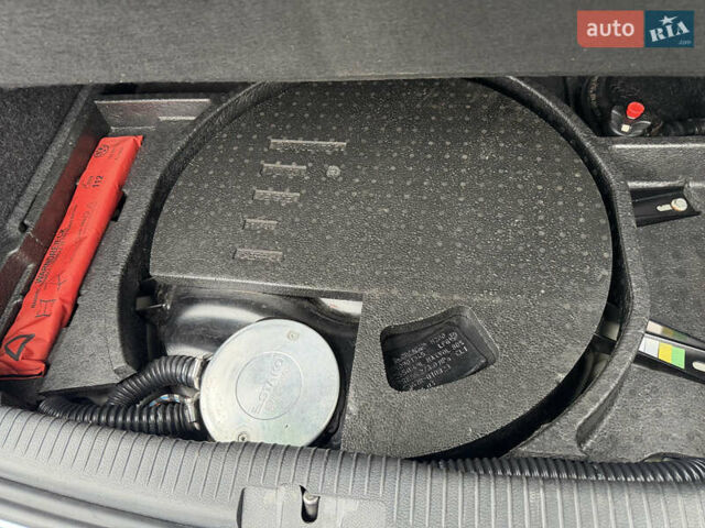 Синий Фольксваген Гольф, объемом двигателя 1.6 л и пробегом 204 тыс. км за 8650 $, фото 74 на Automoto.ua