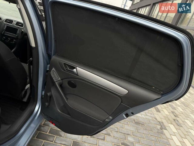 Синий Фольксваген Гольф, объемом двигателя 1.6 л и пробегом 204 тыс. км за 8650 $, фото 98 на Automoto.ua