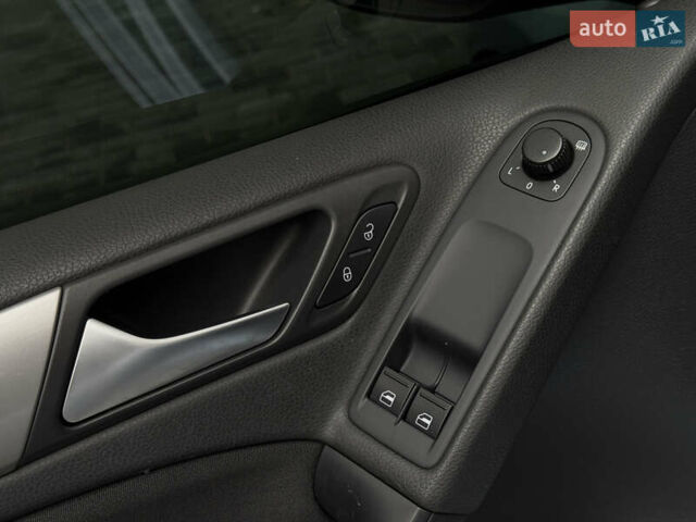 Синий Фольксваген Гольф, объемом двигателя 1.6 л и пробегом 204 тыс. км за 8650 $, фото 78 на Automoto.ua