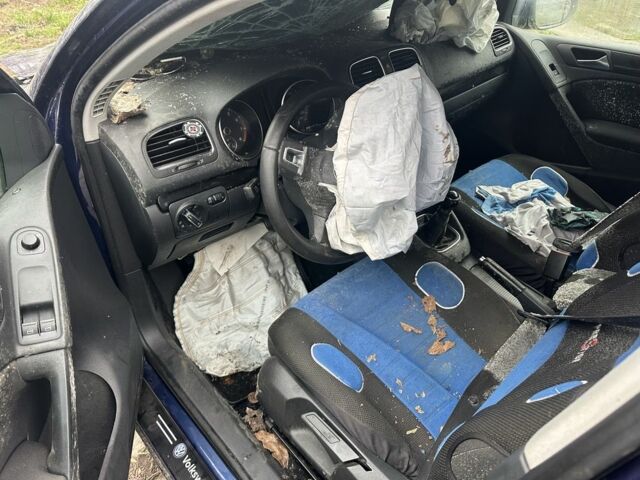 Синій Фольксваген Гольф, об'ємом двигуна 1.4 л та пробігом 250 тис. км за 2350 $, фото 6 на Automoto.ua