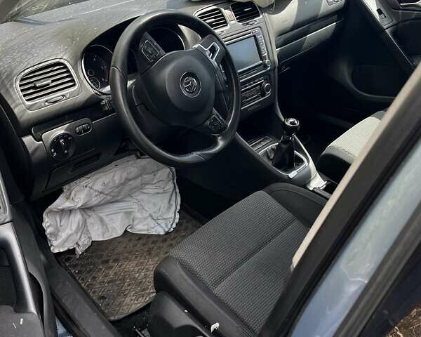 Синий Фольксваген Гольф, объемом двигателя 1.6 л и пробегом 350 тыс. км за 3500 $, фото 4 на Automoto.ua