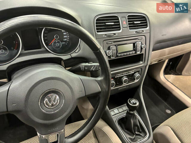 Синий Фольксваген Гольф, объемом двигателя 1.6 л и пробегом 200 тыс. км за 8300 $, фото 13 на Automoto.ua
