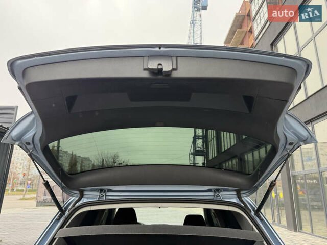 Синий Фольксваген Гольф, объемом двигателя 1.6 л и пробегом 204 тыс. км за 8650 $, фото 71 на Automoto.ua