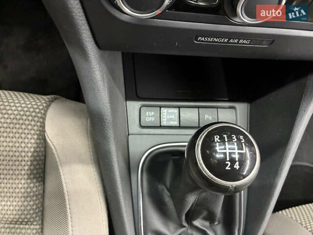 Синий Фольксваген Гольф, объемом двигателя 1.6 л и пробегом 200 тыс. км за 8300 $, фото 15 на Automoto.ua