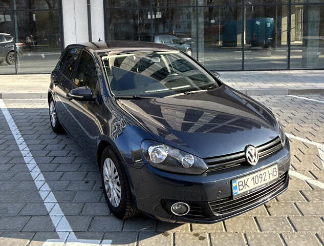 Синий Фольксваген Гольф, объемом двигателя 1.6 л и пробегом 263 тыс. км за 8100 $, фото 4 на Automoto.ua